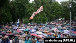 Будслаўскі фэст пад парасонамі. Фотарэпартаж