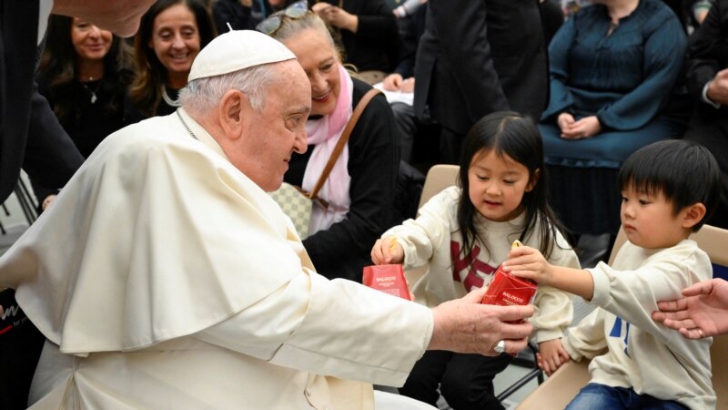 Папата Франциск- Исусовата порака за мир е задушена од залудната логика на војната 