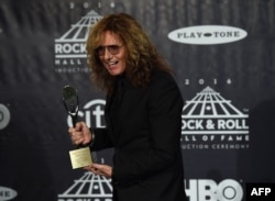 Дейвид Ковърдейл на церемонията по въвеждане на Deep Purple в Залата на славата на рокендрола през 2016 г.