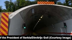 Na završetak izgradnje deonice od Pakovraće do Požege čekalo se godinama, delom i zbog toga što prolazi kroz građevinski veoma zahtevan teren, pa gotovo trećinu trase čine mostovi i tuneli.