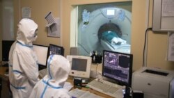 Медработники в «красной» зоне временного госпиталя на территории ГКБ № 15 им. О. М. Филатова, где оказывают помощь пациентам с коронавирусной инфекцией COVID-19.