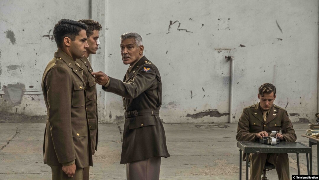 Кадр из сериала "Уловка-22"