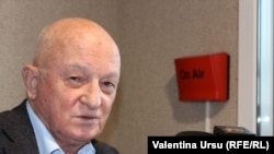 Politologul Oazu Nantoi în studioul Europei Libere, Chișinău, 2020.
