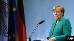 Германия канцлері Ангела Меркель G20 самммиті қорытындысына арналған баспасөз мәслихатында сөйлеп тұр. Гамбург, 8 шілде 2017 жыл.