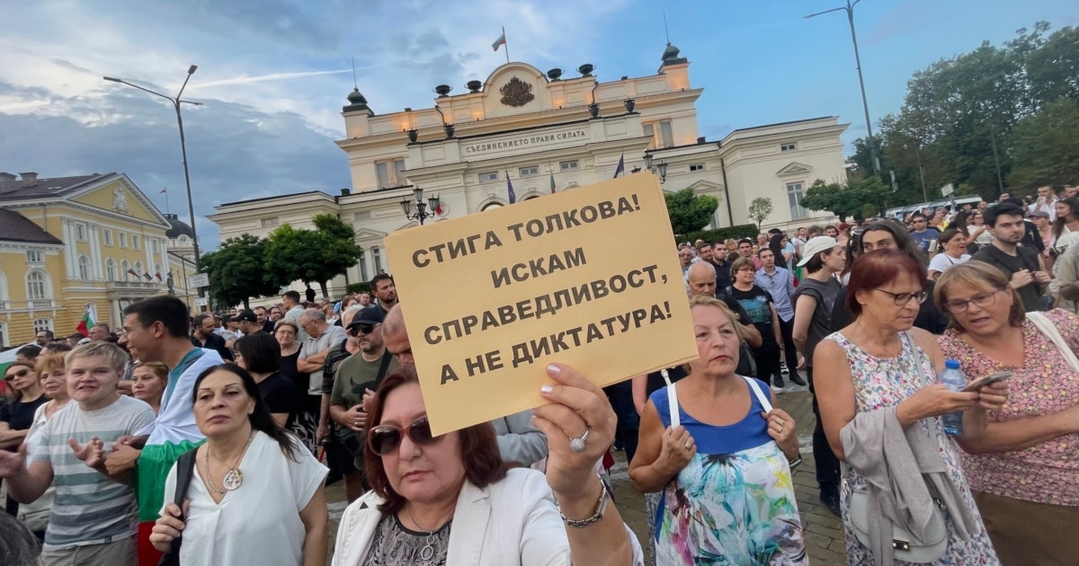 Добро утро!Най-важното е тук:Протестите срещу Пеевски и БорисовЗафиров на парад