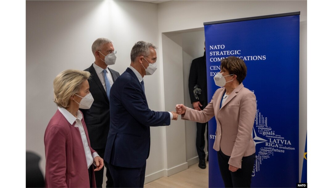 Liderii NATO și UE au vizitat Centrul de Excelenţă pentru Comunicare Strategică al NATO din Riga.
