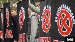 Россияда меҳнат муҳожирларига қарши курашувчи ëшлар ҳаракатлари сони кўпайиб бормоқда.