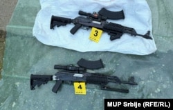 Armët që u gjetën gjatë operacionit antidrogë në Serbi.