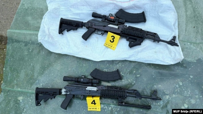 Оружјето што беше пронајдено за време на заплената на дрога во селото Коњух, на 29 јануари 2026 година.