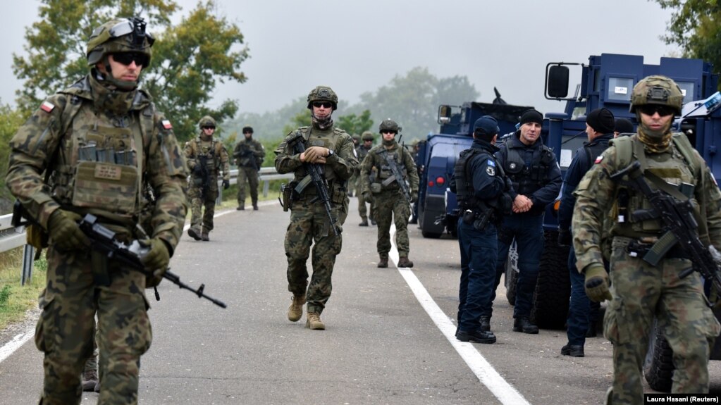 Pripadnici KFOR-a i Specijalnih jedinica Policije Kosova na Jarinju