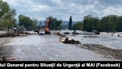 Digurile a două lacuri de acumulare din raionul Leova s-au rupt din cauza ploilor puternice. Unul este lângă satul Covurlui, iar celălalt în satul Romanovca, unde apa a distrus două poduri.