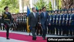 Президент України Петро Порошенко (ліворуч) та прем’єр-міністр Канади Джастін Трюдо. Київ, липень 2016 року