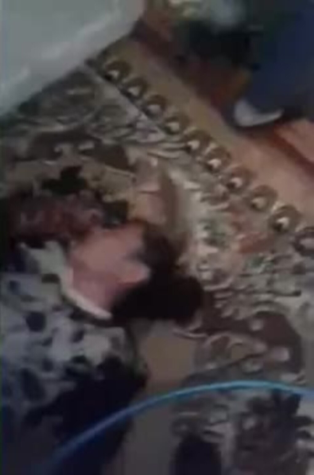 Жительница Маргилана повесилась, когда у нее пытались отнять «президентский подарок»