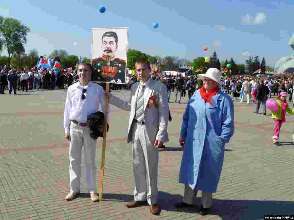 Хто такі Сталін маладзены ня ведаюць, але фатаграфуюцца