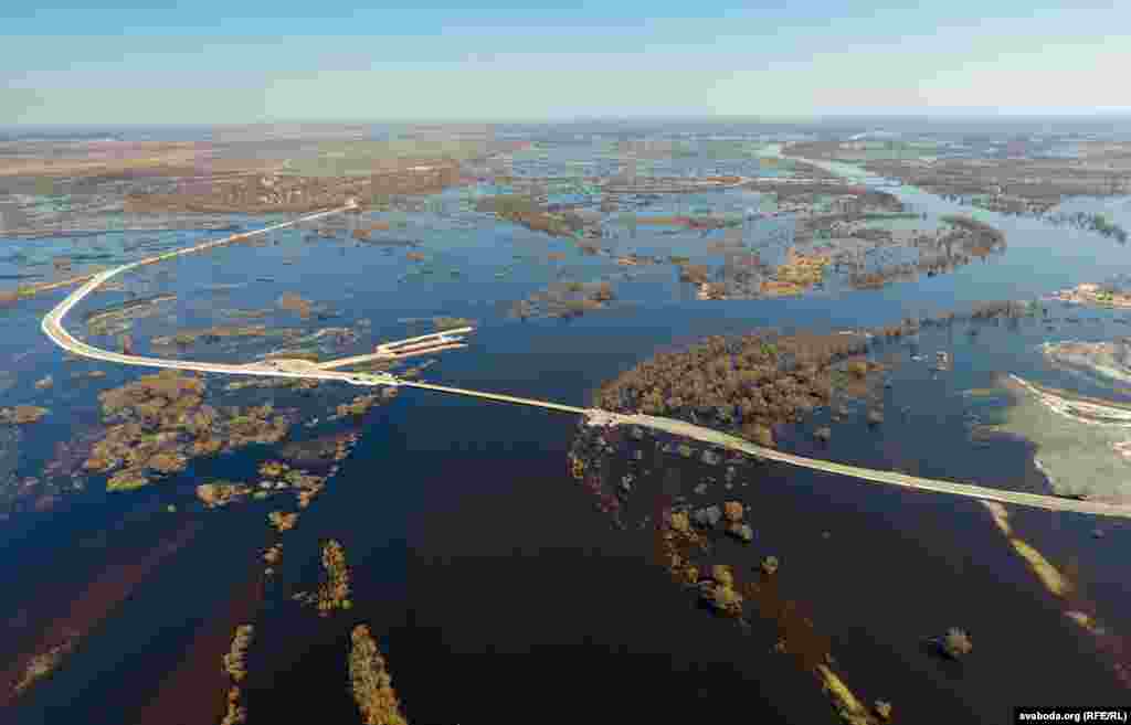 Belarus - The Prypiat river. 04Apr2018