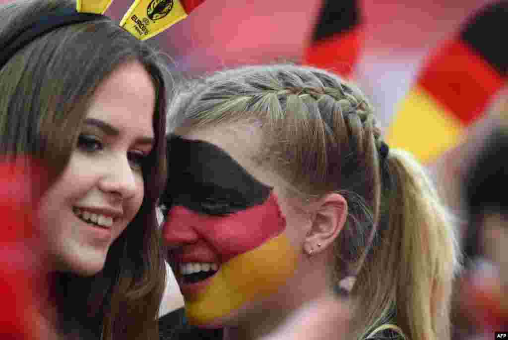 دو هوادار تیم آلمان 