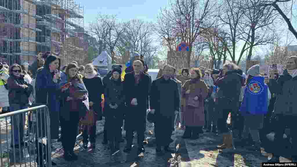  La manisfestație au participat ambasadorul ucrainean Igor Prokopchu și Gavin Buchan, ambasador al Canadei în România. 