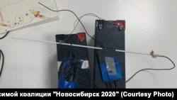 Подозрительное устройство, похожее на прослушивающее, найденное на здании штаба коалиции "Новосибирск 2020"