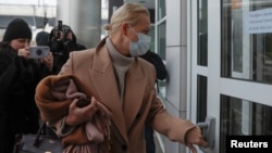 Yulia Navalnaya enters a court building in Moscow on February 1.