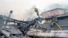 Рятувальники гасять пожежу після російського удару по Хмельниччині, 3 вересня 2025 року