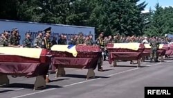 Труни з тілами 17 загиблих військових вчора привезли до Рівного