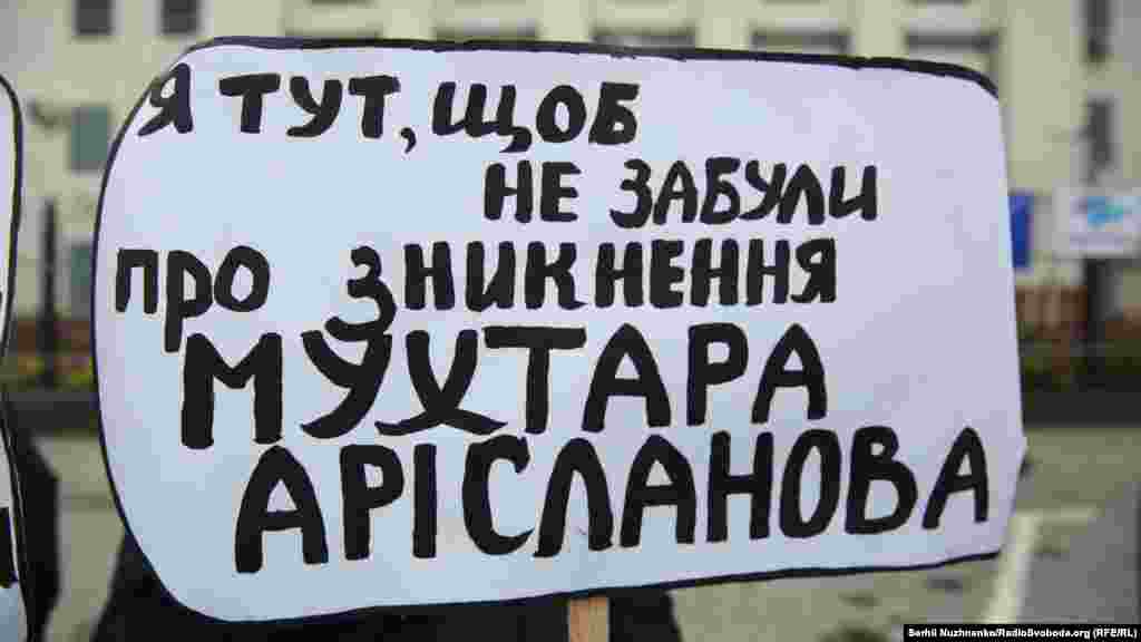 Кримська правозахисна група припускає, що до викрадень причетна російська влада або підконтрольні їм парамілітарні групи