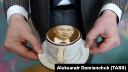 Dacă vrei Putin încă de dimineață... În Sankt Petersburg folosesc "Ripple Maker" în cafenele.