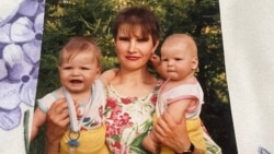 Елена Антиосова с сыновьями