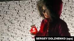 Во время чествования жертв Голодомора-геноцида 1932-1933 годов в Украине. Киев, 26 ноября 2011 года. Архивное фото