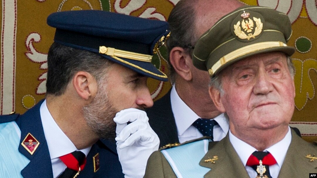 Король Испании Хуан Карлос с сыном - принцем Филипе