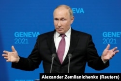 Vladimir Putin a fost primul care a ținut o conferință de presă.