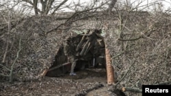 Український військовий веде вогонь із гаубиці Д‑20, Запорізька область, квітень 2026 року