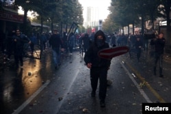 Protesta antiqeveritare në Tiranë, më 13 tetor.