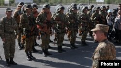 Armenia - Defense Minister Seyran Ohanian inspects Armenian troops stationed along the border with Azerbaijan, 9Aug2016.