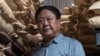 سون داوو شخصیت کاریزماتیکی است که در دهه هشتاد میلادی از صفر شروع کرد و در این مدت توانسته یکی از بزرگترین شرکت‌های خصوصی کشاورزی در چین را بسازد.