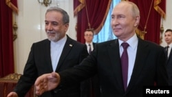 Зустріч очільника Росії Володимира Путіна та міністр закордонних справ Ірану Аббаса Аракчі в Санкт-Петербурзі, Росія, 27 квітня 2026 року