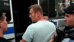 На Навального составили протокол. Ему грозит 30 суток ареста (видео)