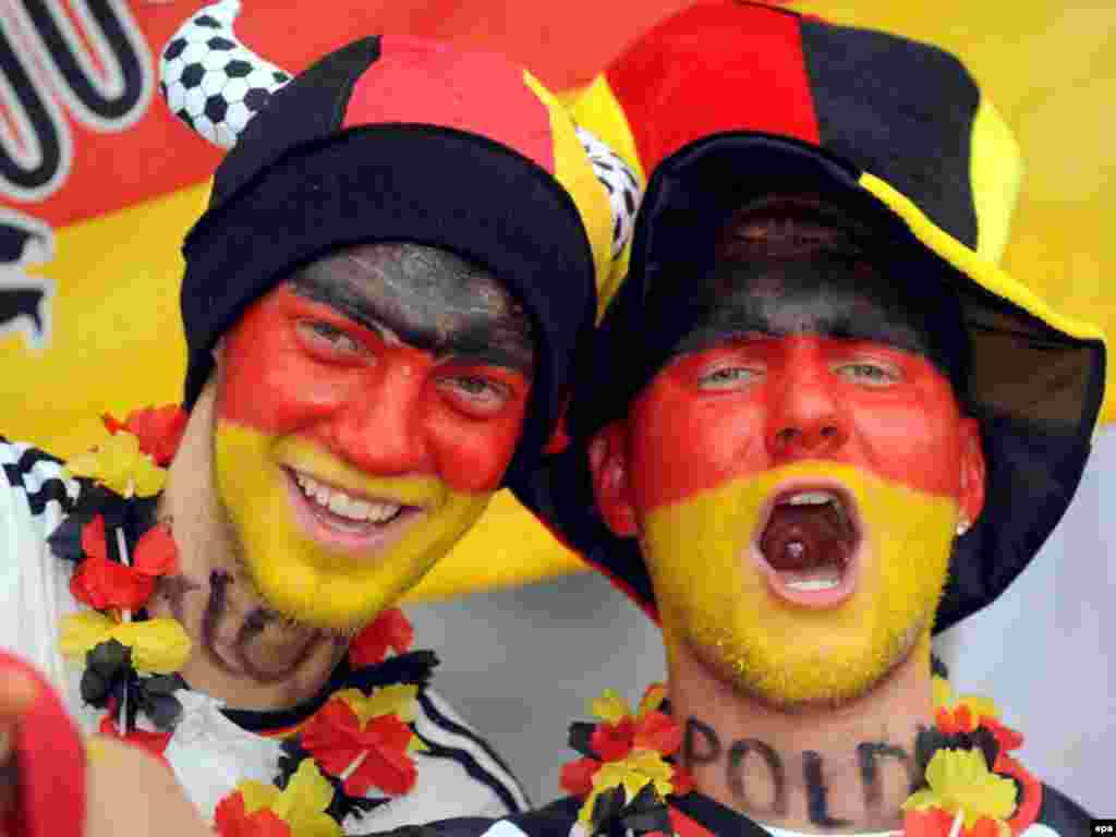 Almaniya-Türkiyə 3:2 - Futbol üzrə Avropa çempionatının yarımfinalında Almaniya 3:2 hesabı ilə Türkiyəyə qalib gəlib. Oyunun bitməsinə dörd dəqiqə qalmış Türkiyə hesabı bərabərləşdirsə də əlavə vaxta ehtiyac olacağı hesab olunurdu. Lakin almanların müdafiəçisi Filip Lam Almaniyaya daha bir qol qazandırdı. Almaniya ilə Rusiya və İspaniya oyununda qalib gələn komanda yarışacaq.