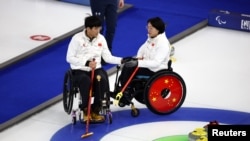 Паралімпійскія гульні 2026 у Італіі, спаборніцтвы па кёрлінгу на калясках. Картына д’Ампэцца, 5 сакавіка 2026 