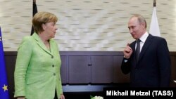 Angela Merkel və Vladimir Putin, Soçi, 2 may, 2017