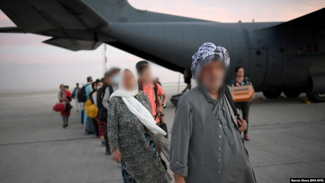 Multe dintre statele lumii duc o cursă contra cronometrul pentru extragerea cetățenilor lor din Afganistan