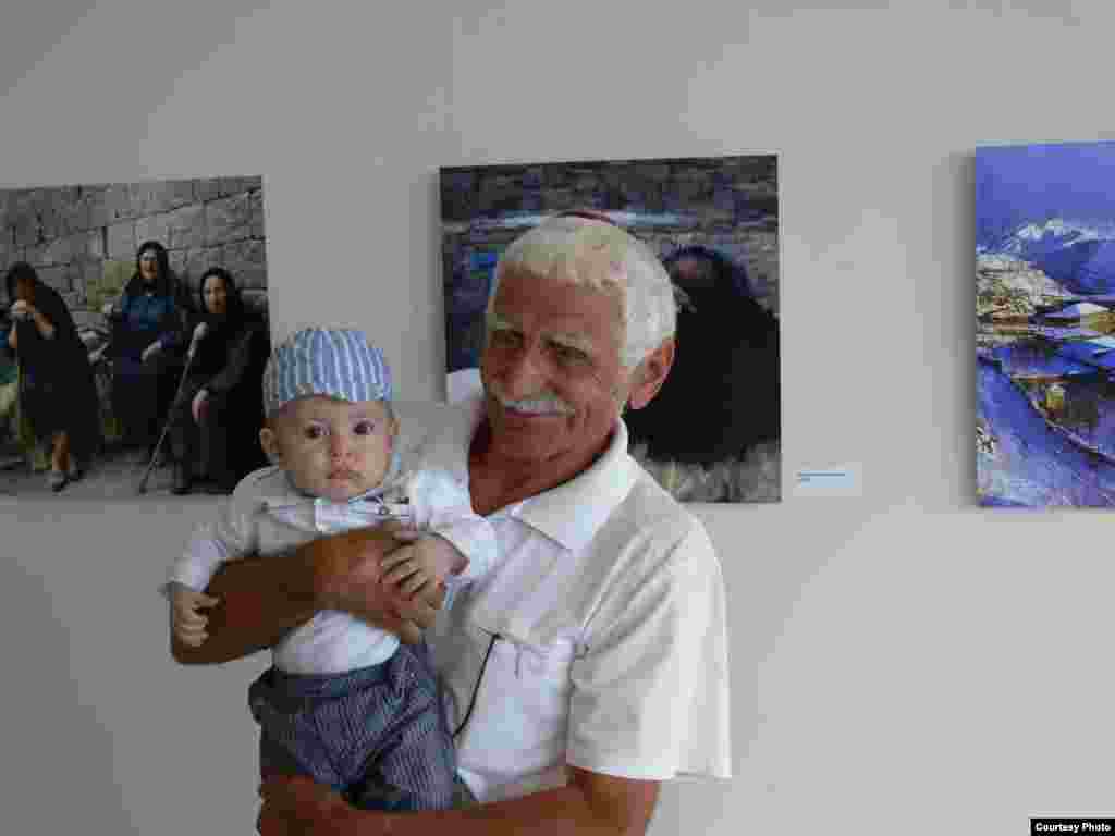 Photographer Kamil Chutuev at the exhibition of his and others&#39; images in Makhachkala on August 29, 2013