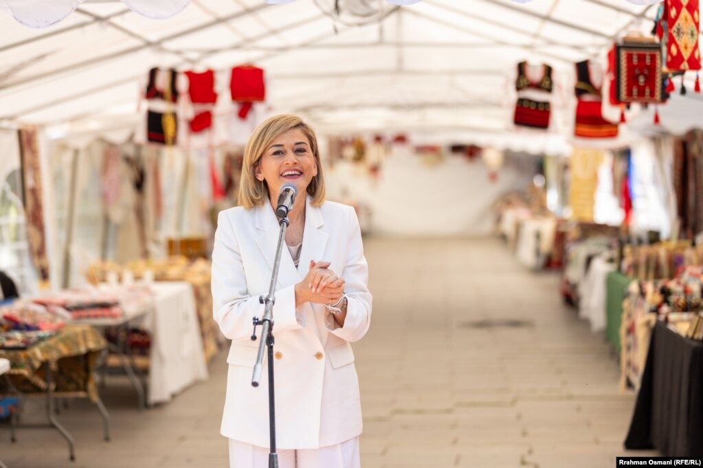 Mimoza Kusari -Lila, ministre në detyrë e MINTI-t premtoi se Qeveria do të angazhohet për rritjen e mëtejshme të numrit të grave në biznes dhe për krijimin e mundësive për promovimin e produkteve të tyre.