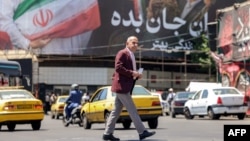 بیلبورد تبلیغات حکومتی در مرکز تهران، پنجم خرداد