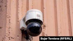 Kamera e firmës HikVision në ndërtesën e Prokurorisë Speciale në Kosovë.