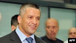 Naser Orić po povratku u Sarajevo nakon oslobađajuće presude Haškog tribunala, juli 2008.