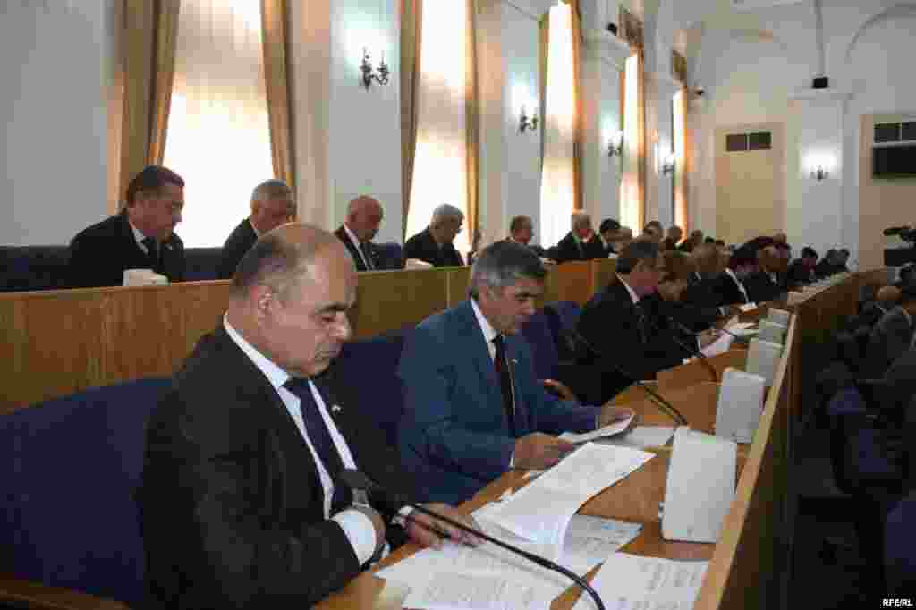 Он сӯи девори парлумон #88