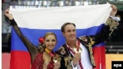 Россияне Татьяна Навка и Роман Костомаров - олимпийские чемпионы 2006 года в состязаниях по спортивным танцам