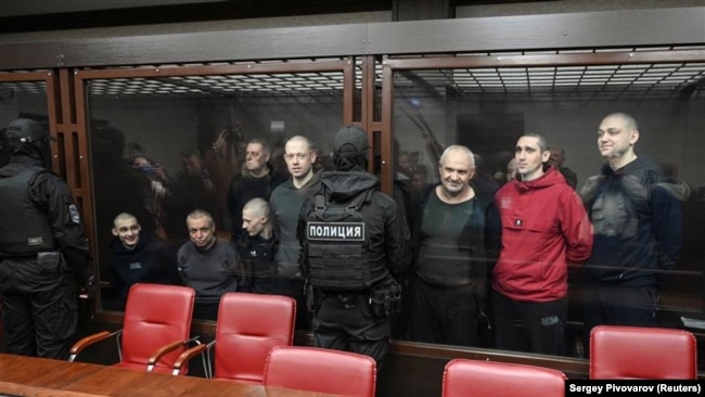 Një gjykatë ushtarake ruse ka shqiptuar në muajin mars dënime të gjata ndaj 12 anëtarëve të Brigadës Azov të Ukrainës. Të pandehurit, të akuzuar për aktivitet terrorist dhe për marrje të dhunshme të pushtetit, janë dënuar mes 13 deri në 23 vjet në burg, ka raportuar media shtetërore ruse.