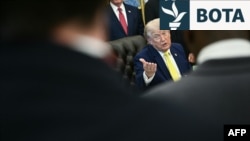 Presidenti i SHBA-së, Donald Trump, flet me gazetarët në Zyrën Ovale të Shtëpisë së Bardhë më 4 qershor.